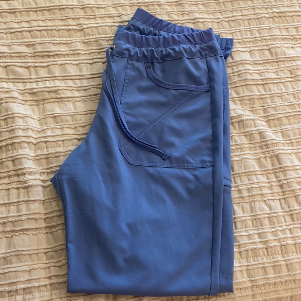 Cherokee women’s scrub pant